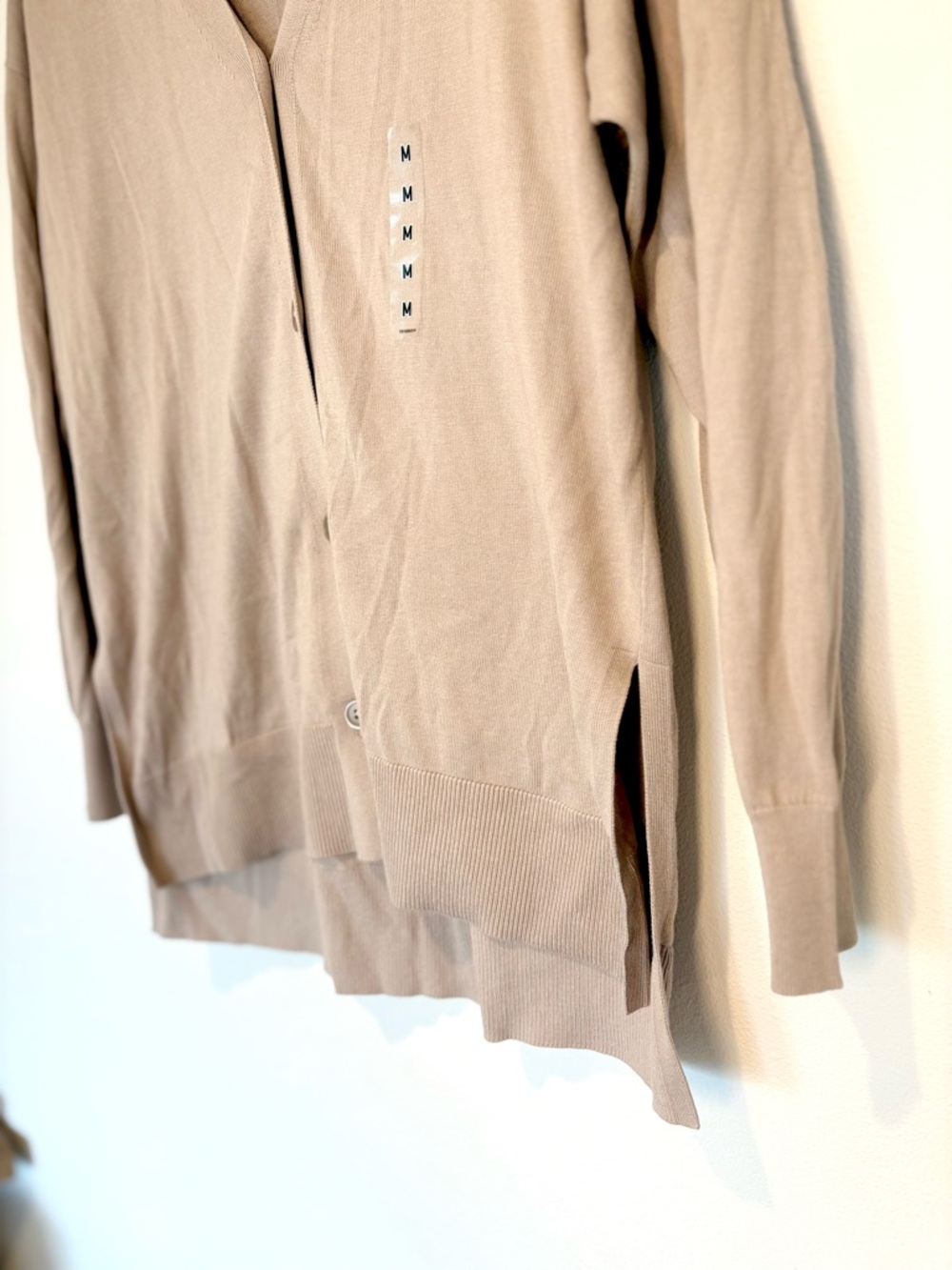 uniqlo lightweight knit cardigan - light brown beige button front M nwt - Picture 3 of 4